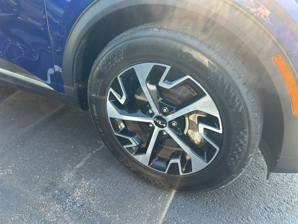 Used 2025 Kia Sportage EX FWD image 9