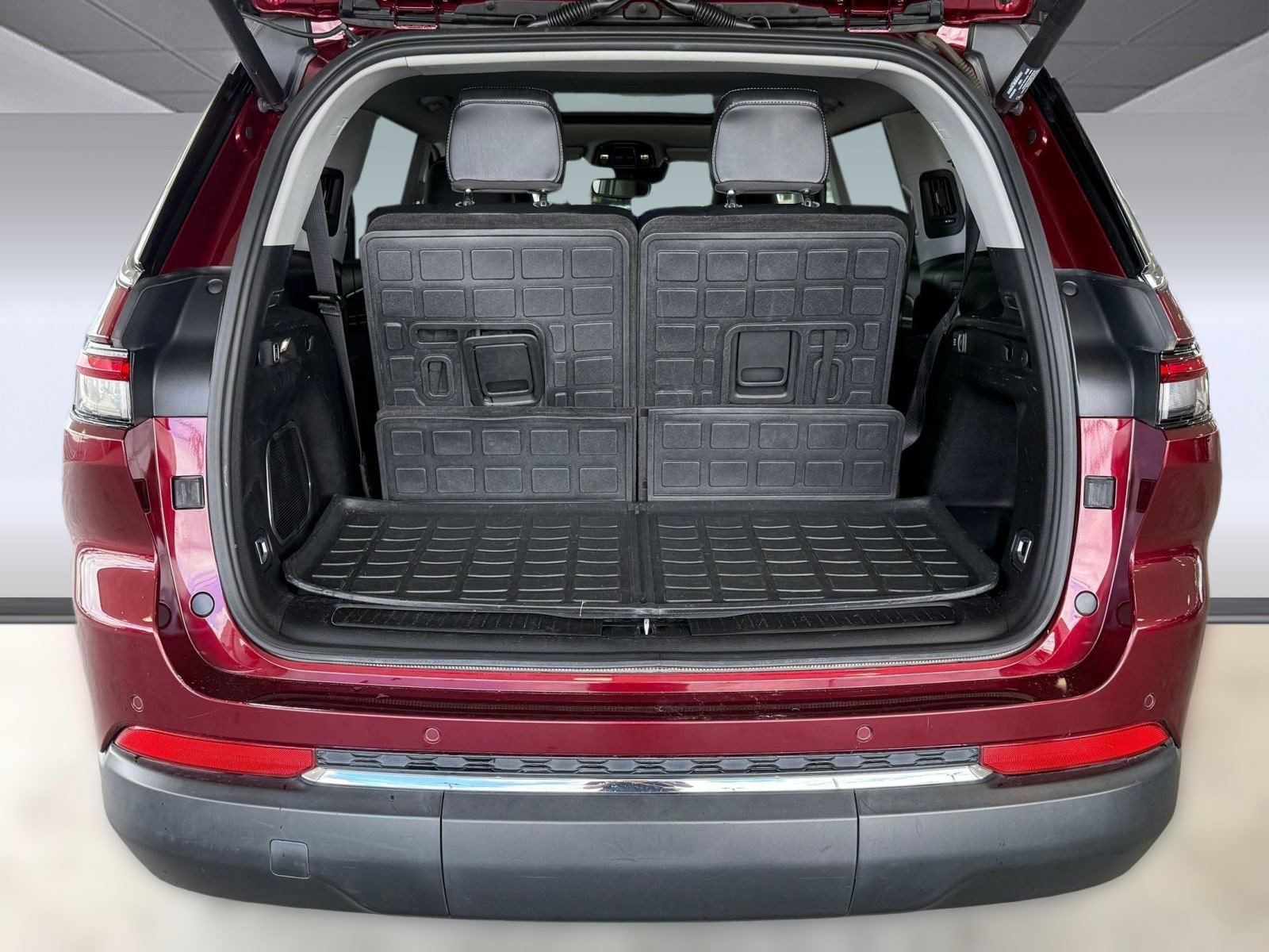 Used 2021 Jeep Grand Cherokee L Limited RWD image 34