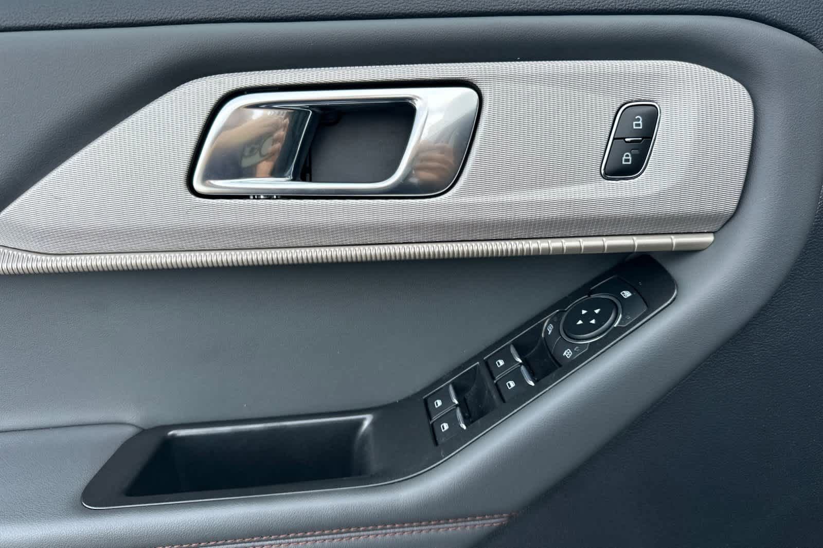 Certified 2025 Ford Explorer Active image 13