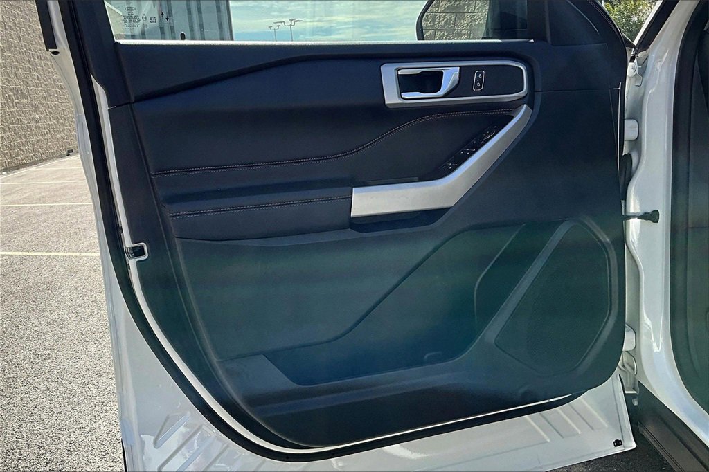 Certified 2022 Ford Explorer XLT w/ Equipment Group 202A image 22