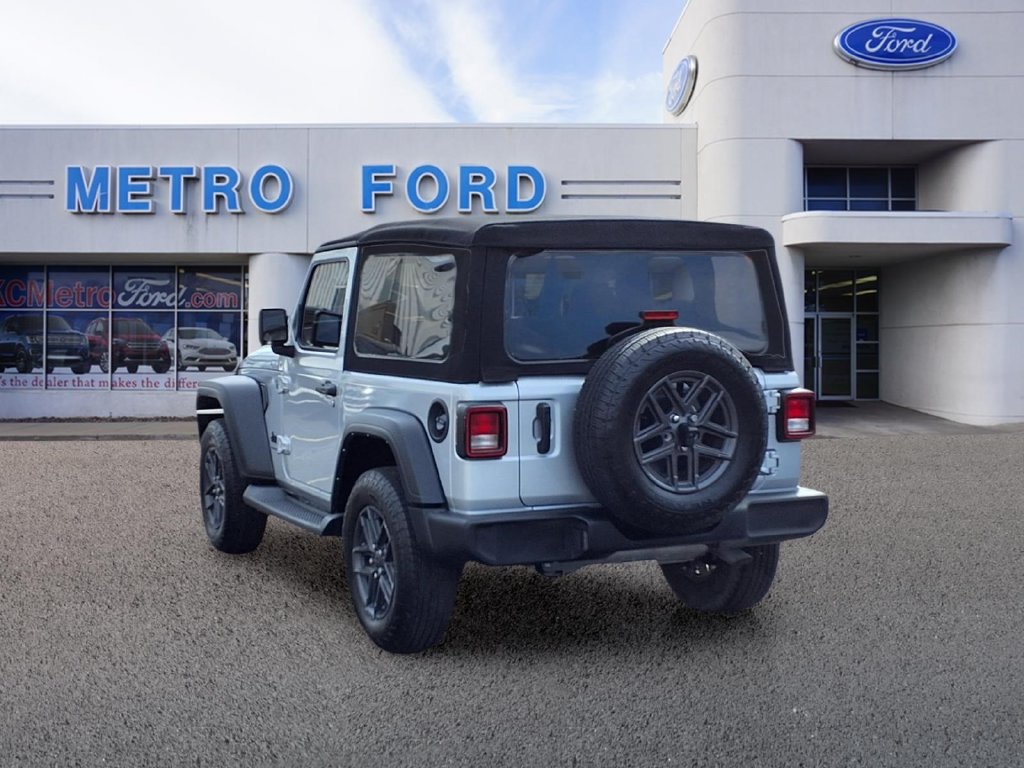 Used 2024 Jeep Wrangler Sport AWD/4WD image 5