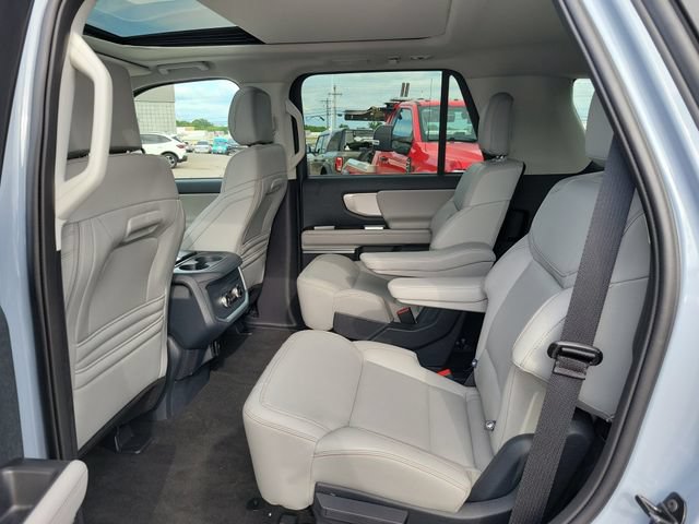 Certified 2025 Ford Expedition Active AWD/4WD image 22
