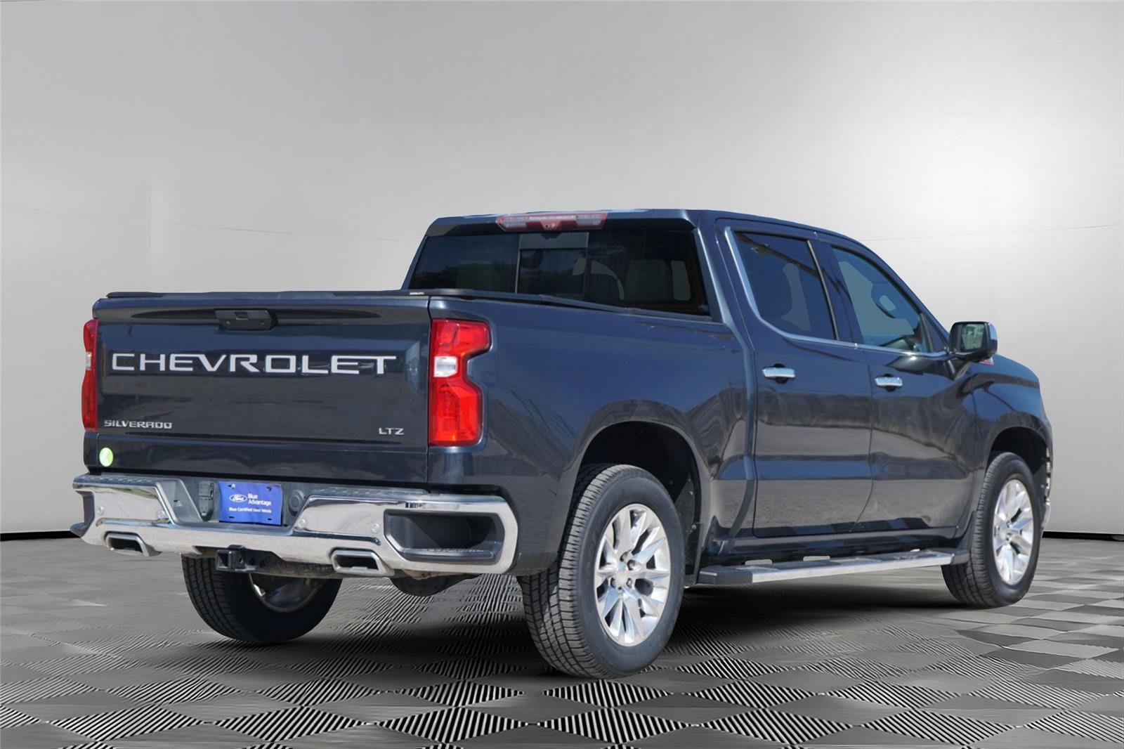 Used 2020 Chevrolet Silverado 1500 LTZ w/ LTZ Premium Package AWD/4WD image 5