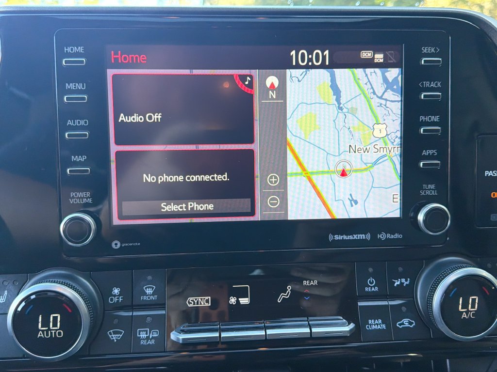 Used 2020 Toyota Highlander XLE FWD image 24