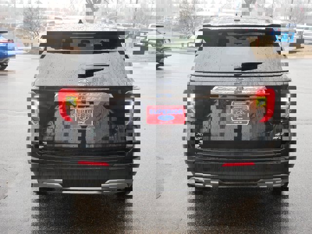 Certified 2024 Ford Explorer XLT w/ Equipment Group 202A image 4