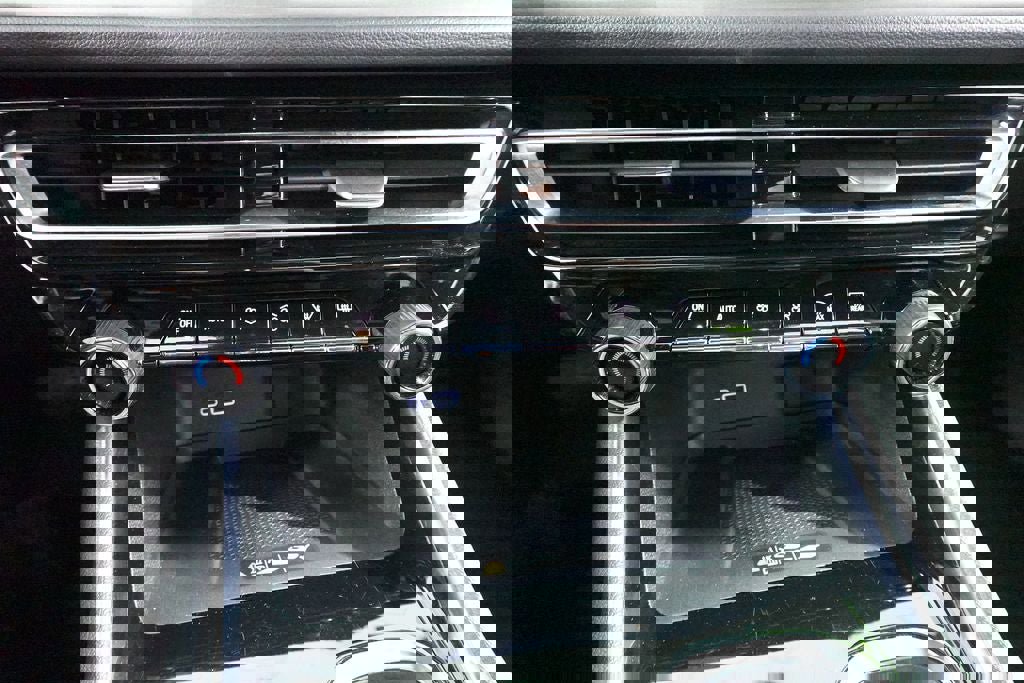 Used 2024 Chevrolet Traverse LT image 19