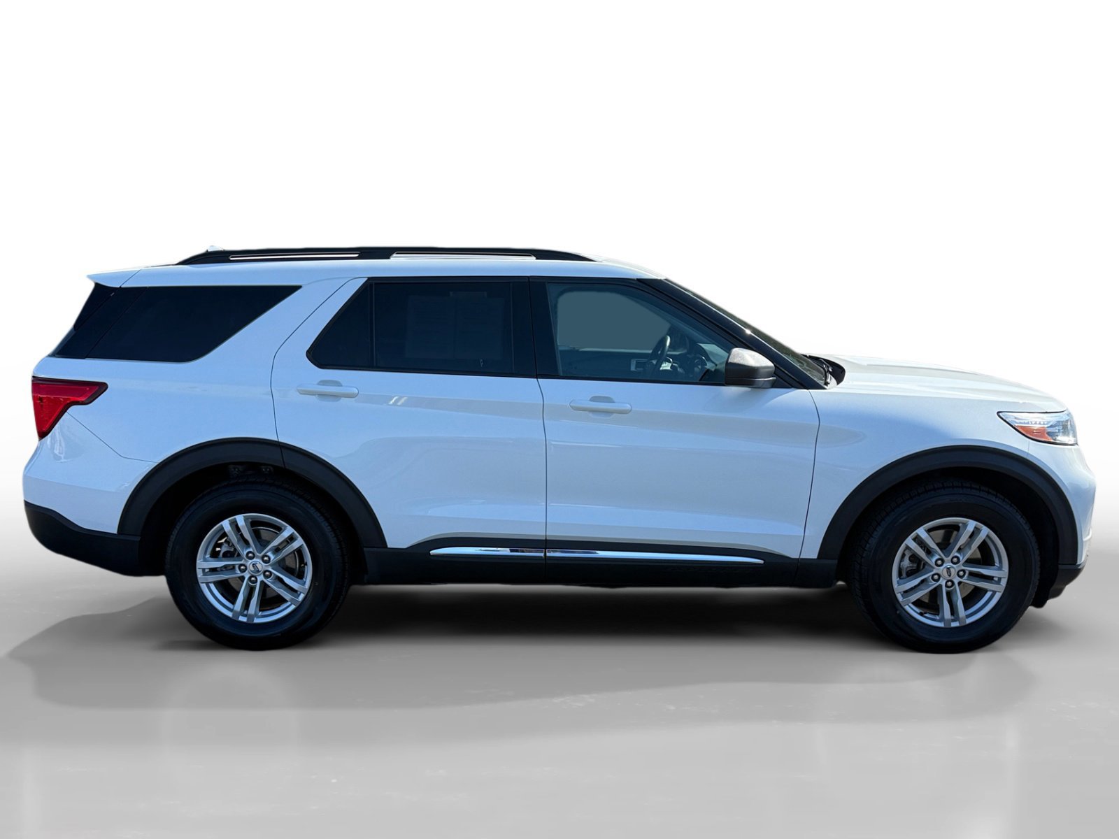 Certified 2023 Ford Explorer XLT image 2