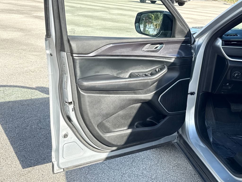 Used 2021 Jeep Grand Cherokee L Laredo image 14