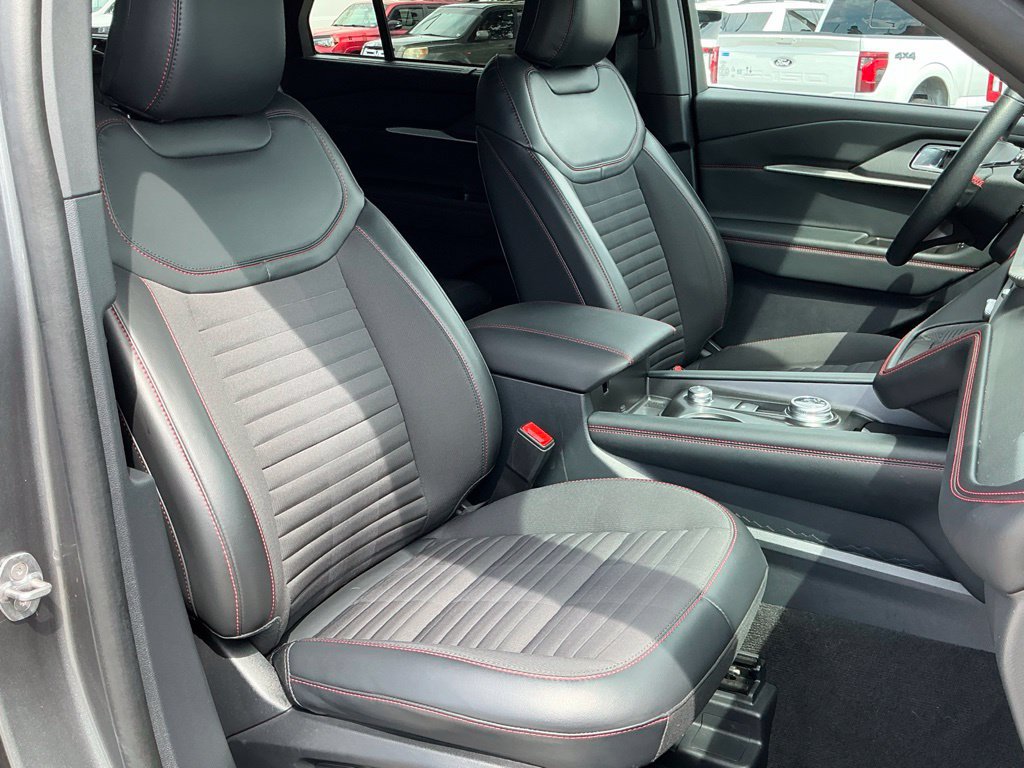 Certified 2025 Ford Explorer ST-Line w/ Premium Package RWD image 15