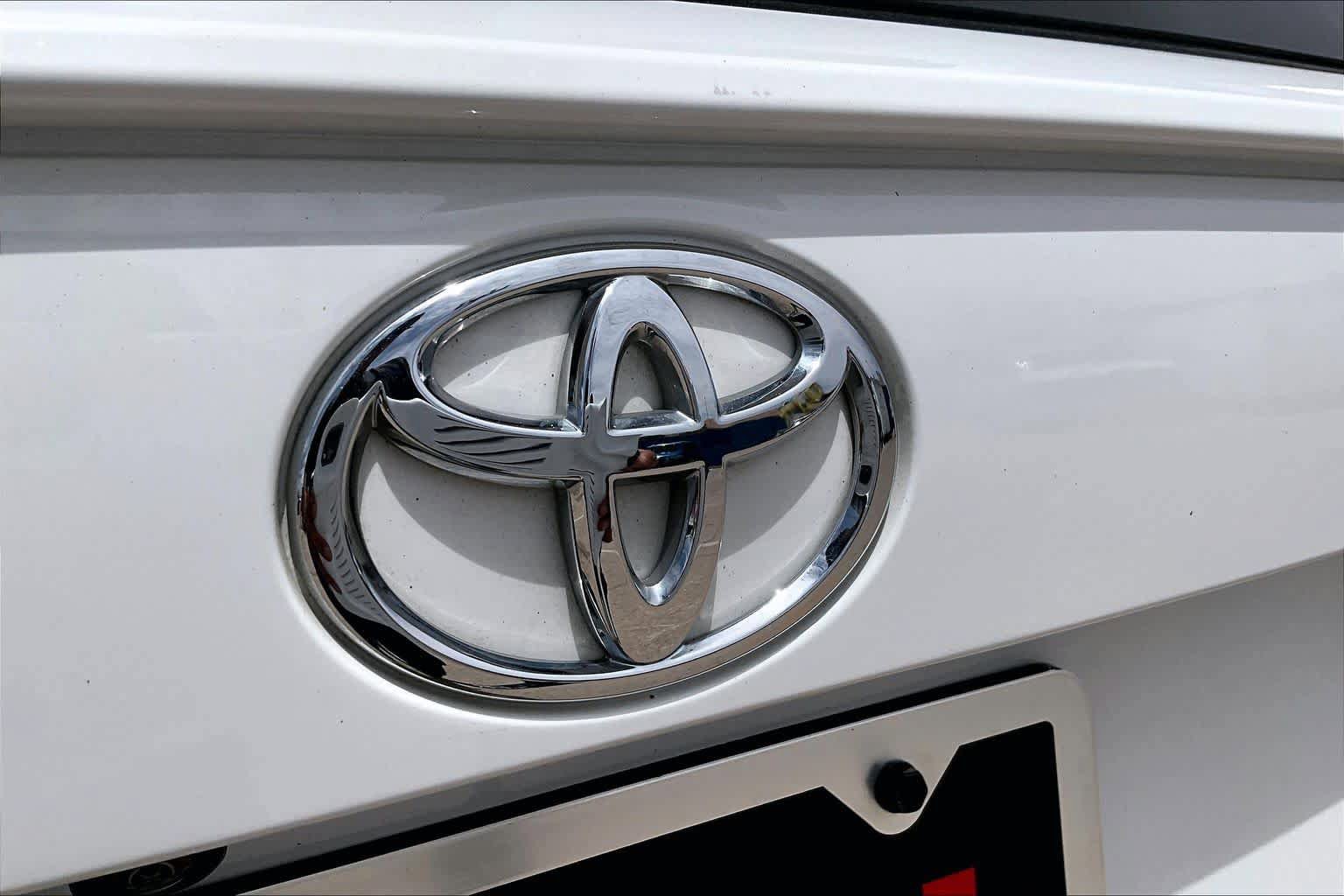 Used 2025 Toyota RAV4 XLE FWD image 29