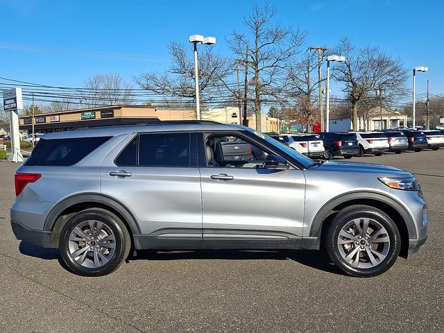 Certified 2022 Ford Explorer XLT w/ Equipment Group 202A AWD/4WD image 7