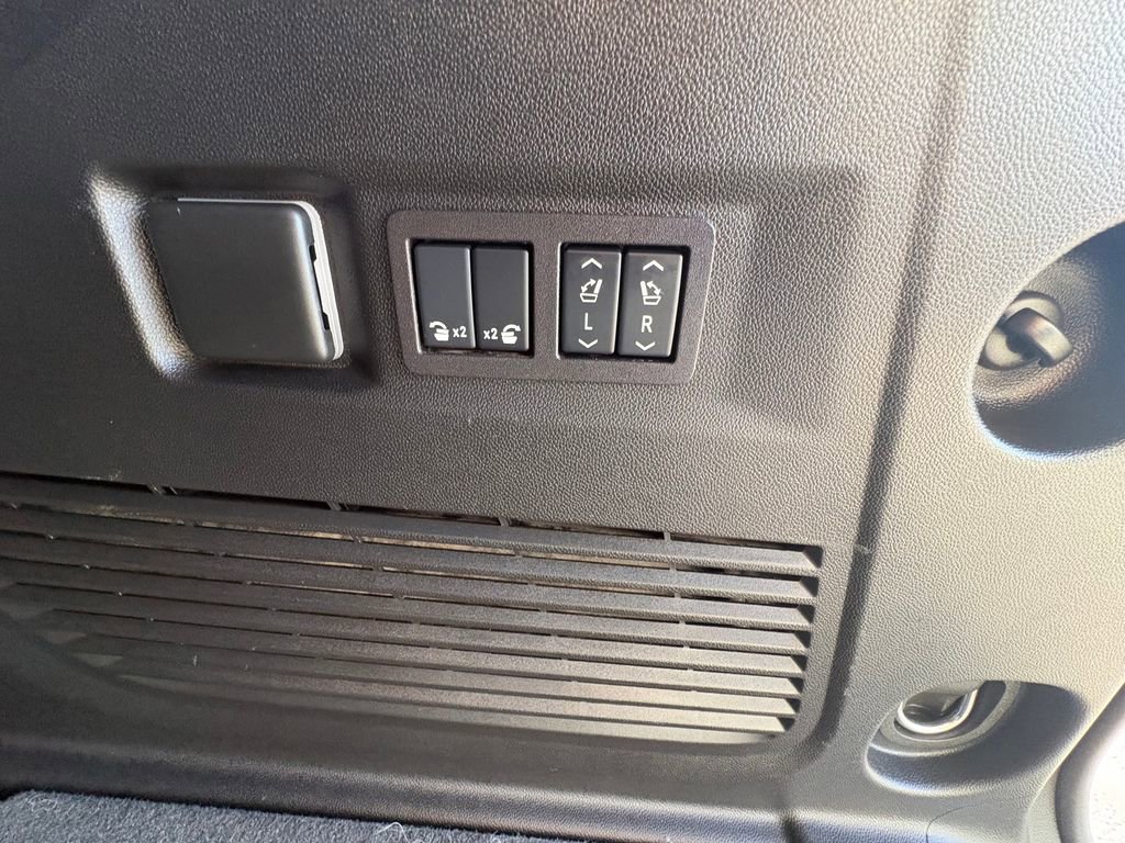 Used 2024 Chevrolet Tahoe Z71 w/ Z71 Off-Road Package image 27