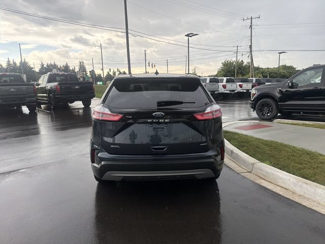 Certified 2024 Ford Edge SEL w/ Convenience Package AWD/4WD image 4