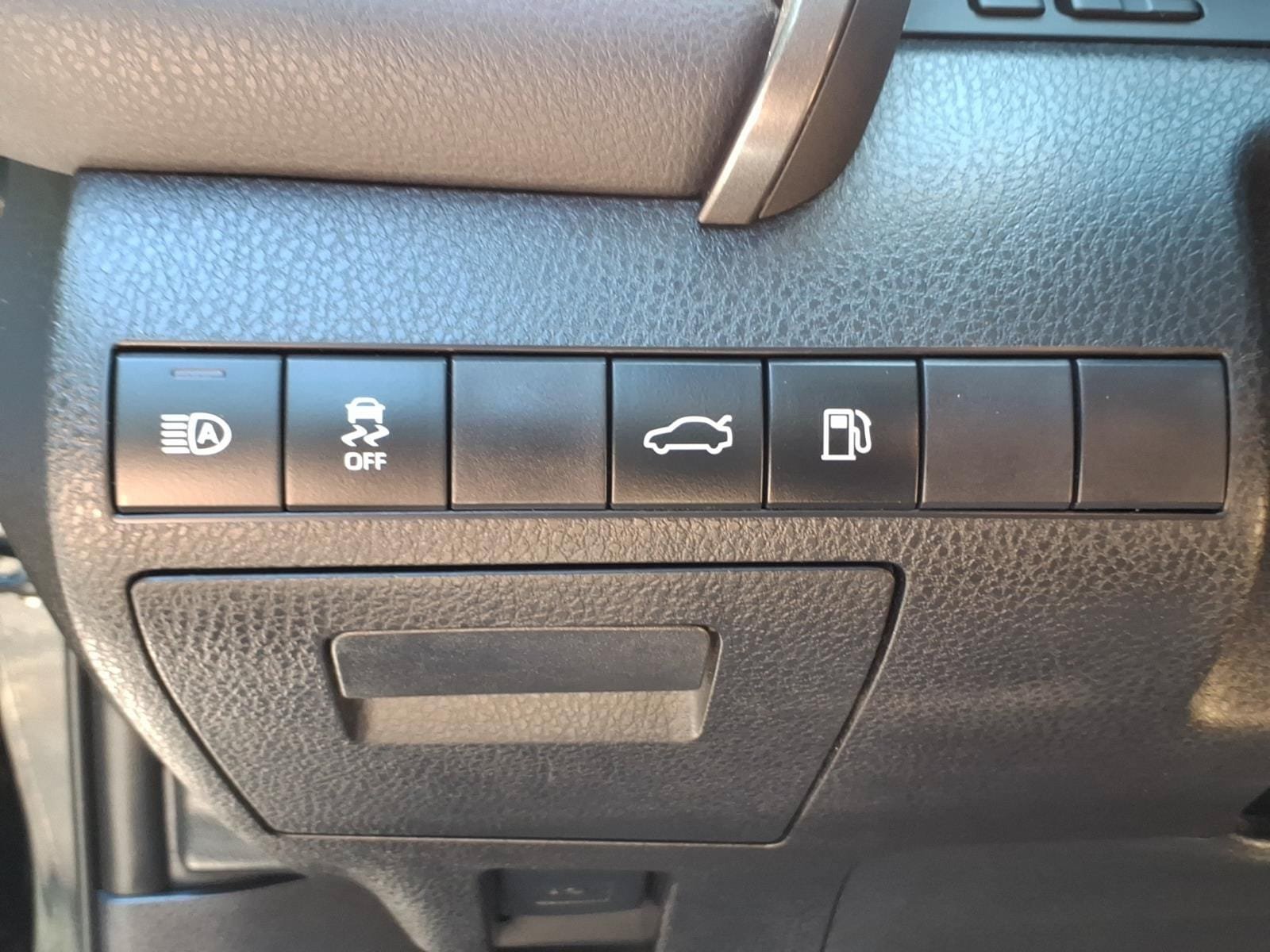Used 2018 Toyota Camry XSE FWD image 21