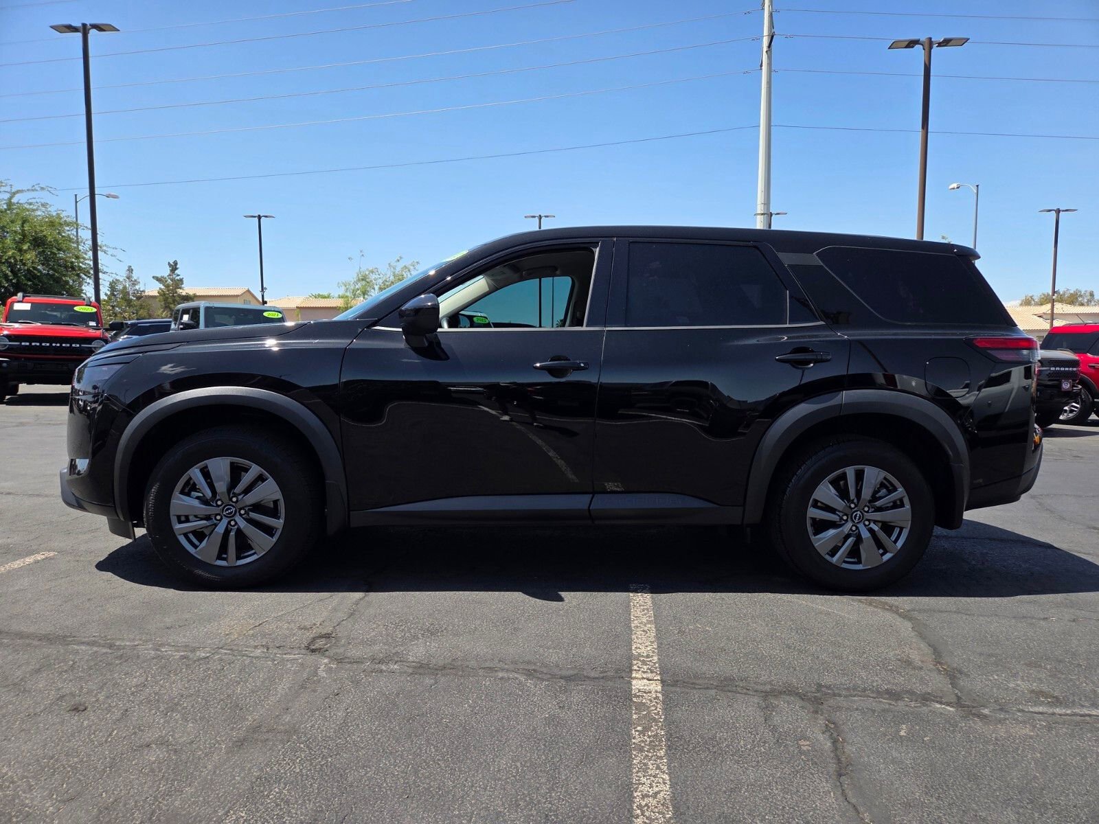 Used 2024 Nissan Pathfinder S FWD image 3