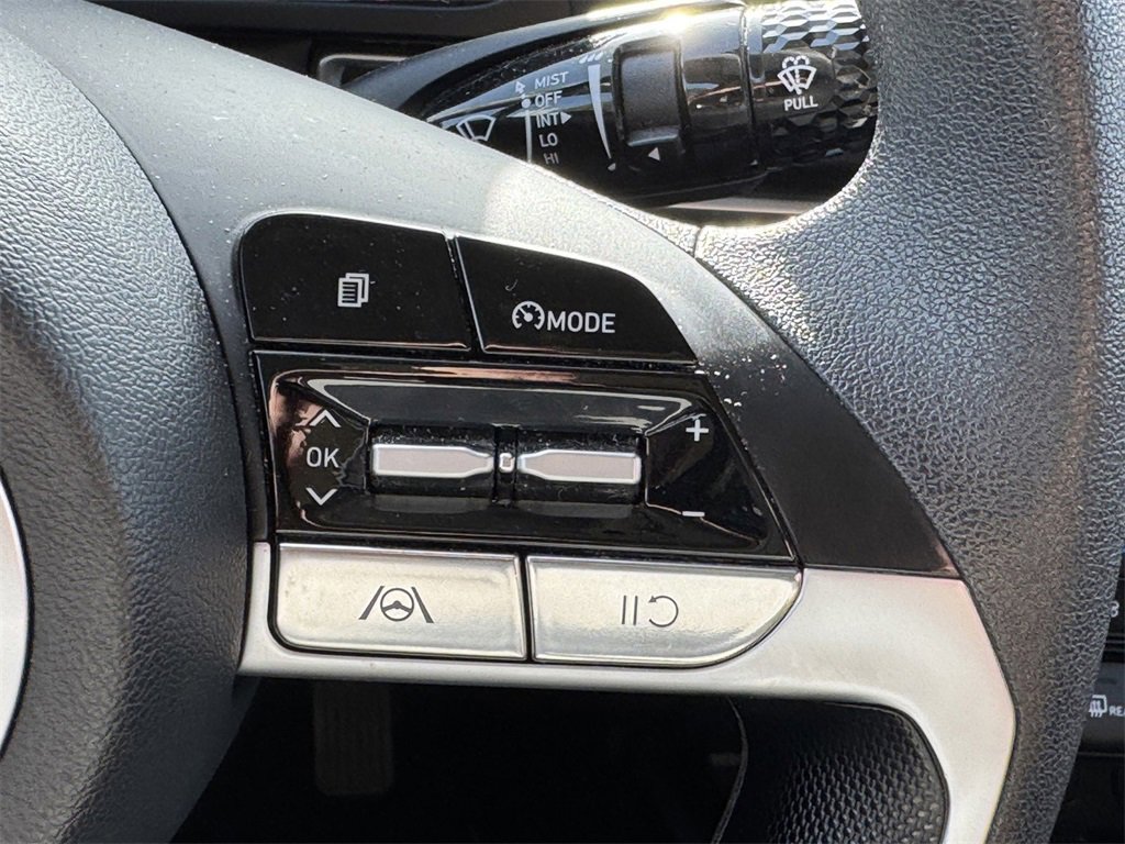 Used 2022 Hyundai Elantra SEL image 15