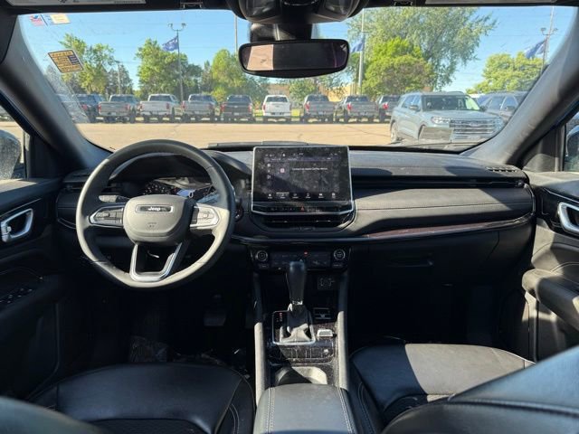Used 2023 Jeep Compass Latitude w/ Convenience Group AWD/4WD image 2