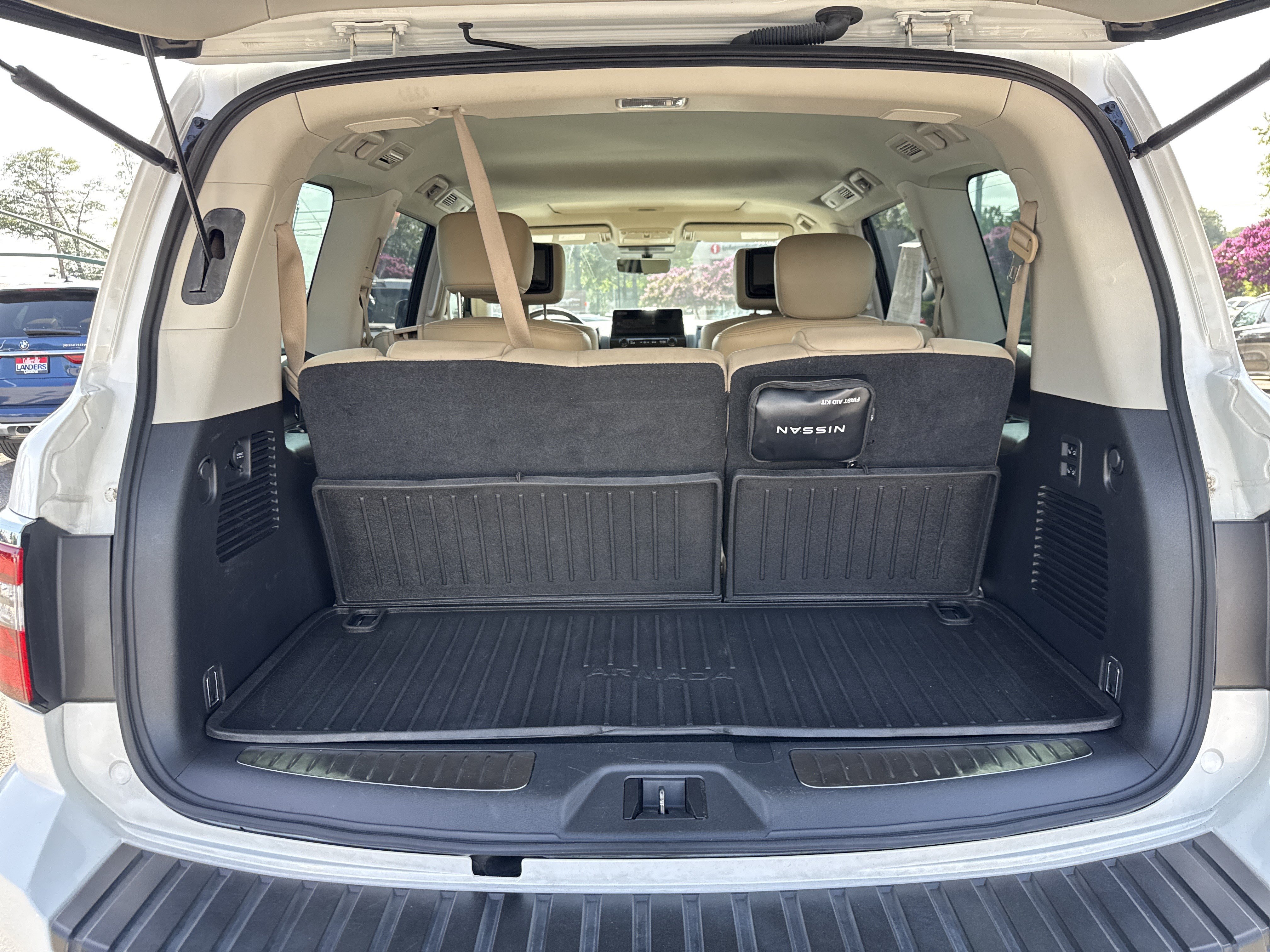 Used 2023 Nissan Armada Platinum w/ Captain's Chairs Package RWD image 14