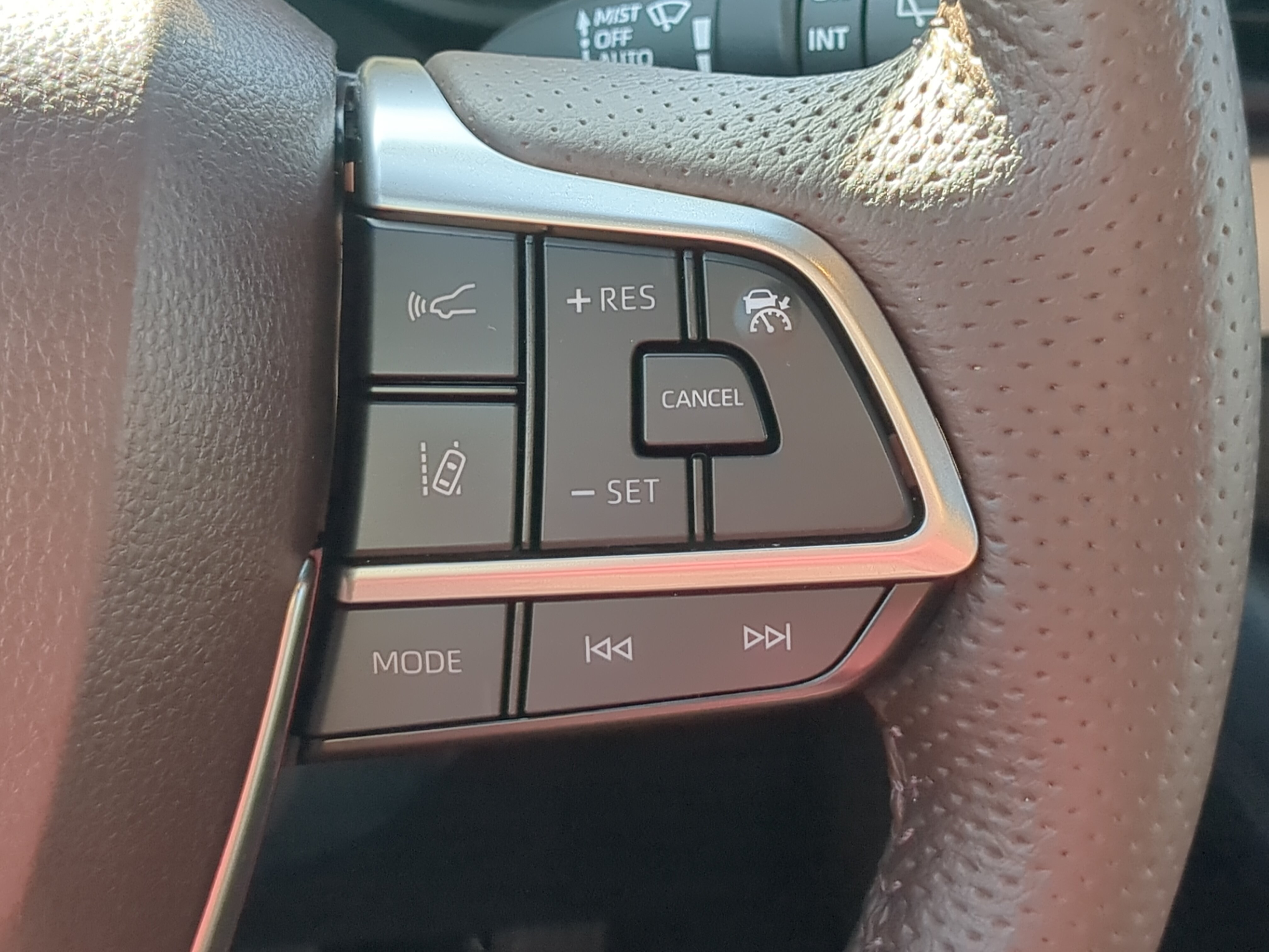 Used 2023 Toyota Sienna Platinum FWD image 25