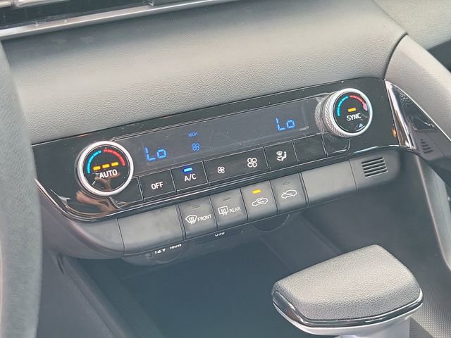 Used 2025 Hyundai Elantra Hybrid FWD image 30