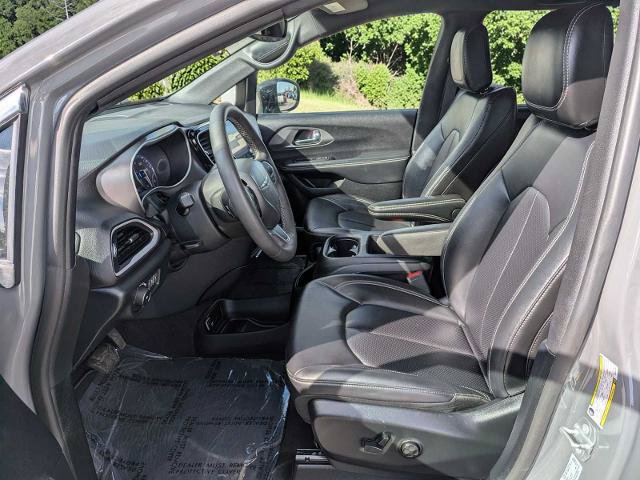Used 2025 Chrysler Pacifica Select FWD image 14