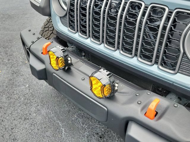 Used 2025 Jeep Gladiator Mojave AWD/4WD image 12