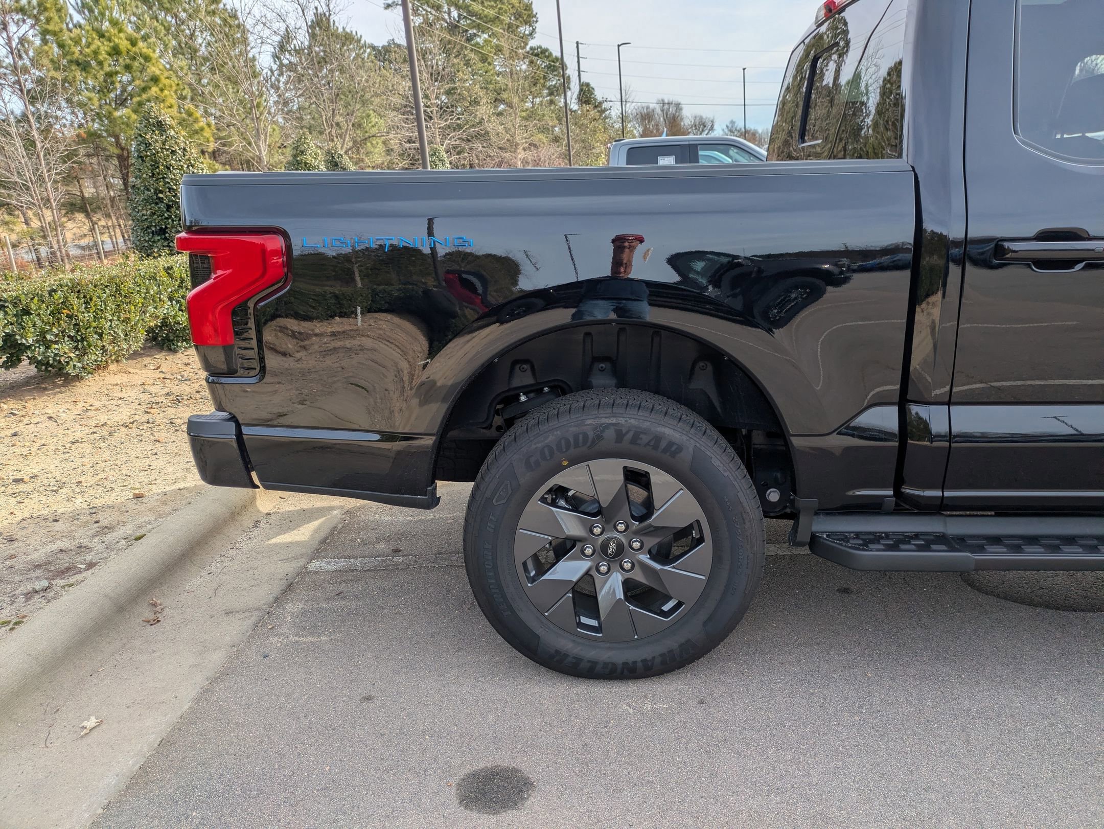 Certified 2025 Ford F150 Lightning Lariat image 40