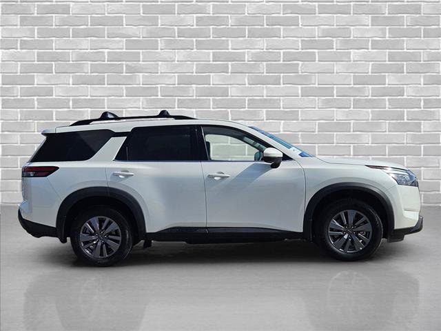 Used 2024 Nissan Pathfinder SV FWD image 4