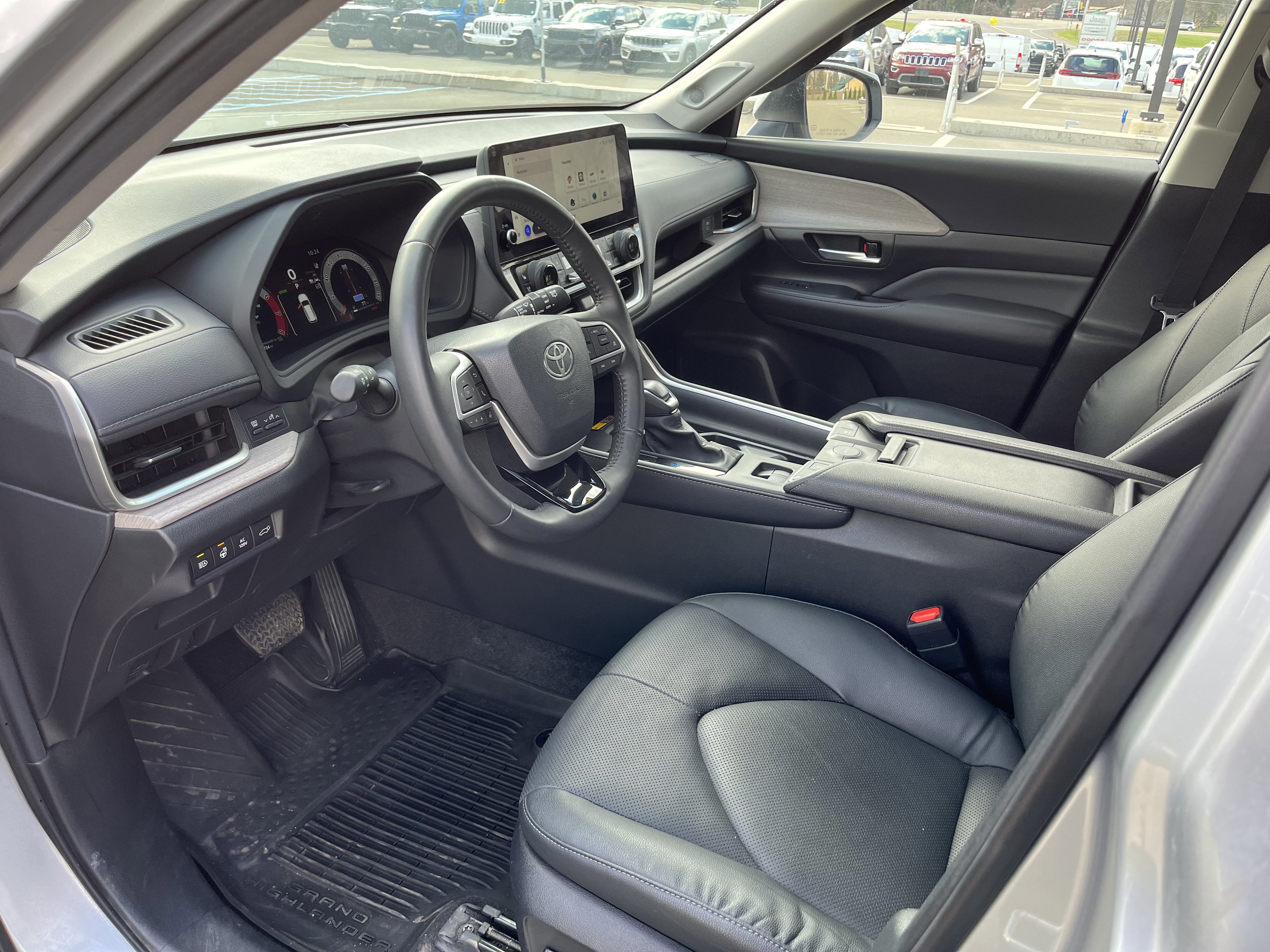 Used 2024 Toyota Grand Highlander AWD Hybrid image 6