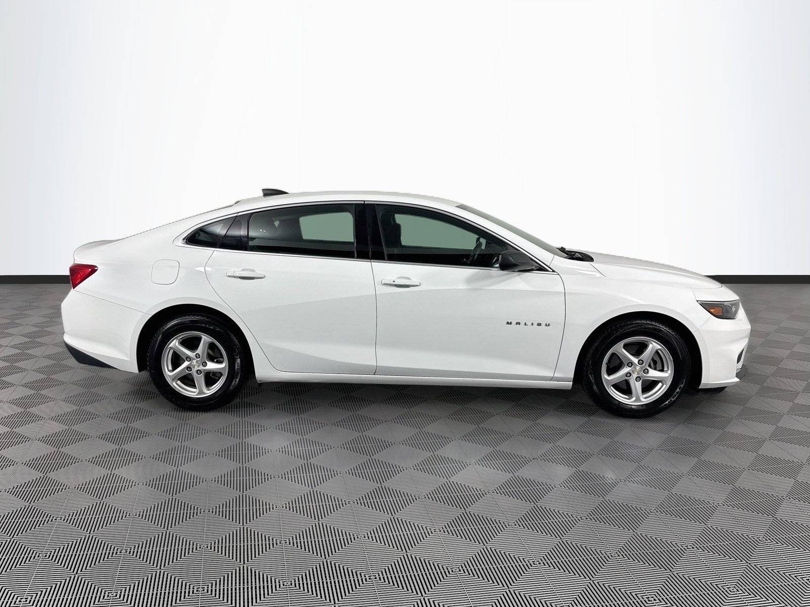 Used 2018 Chevrolet Malibu LS FWD image 8