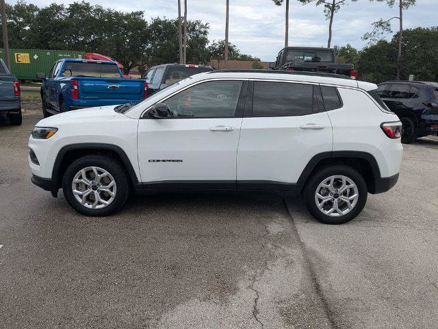 Used 2025 Jeep Compass Latitude AWD/4WD image 7