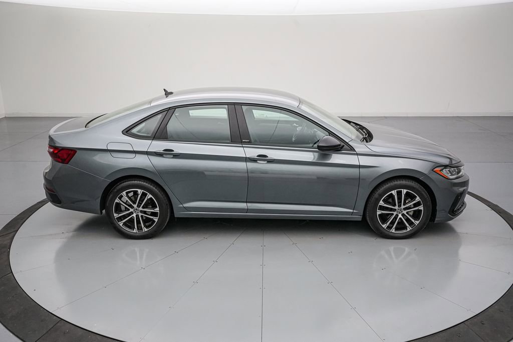 Used 2025 Volkswagen Jetta Sport FWD image 3
