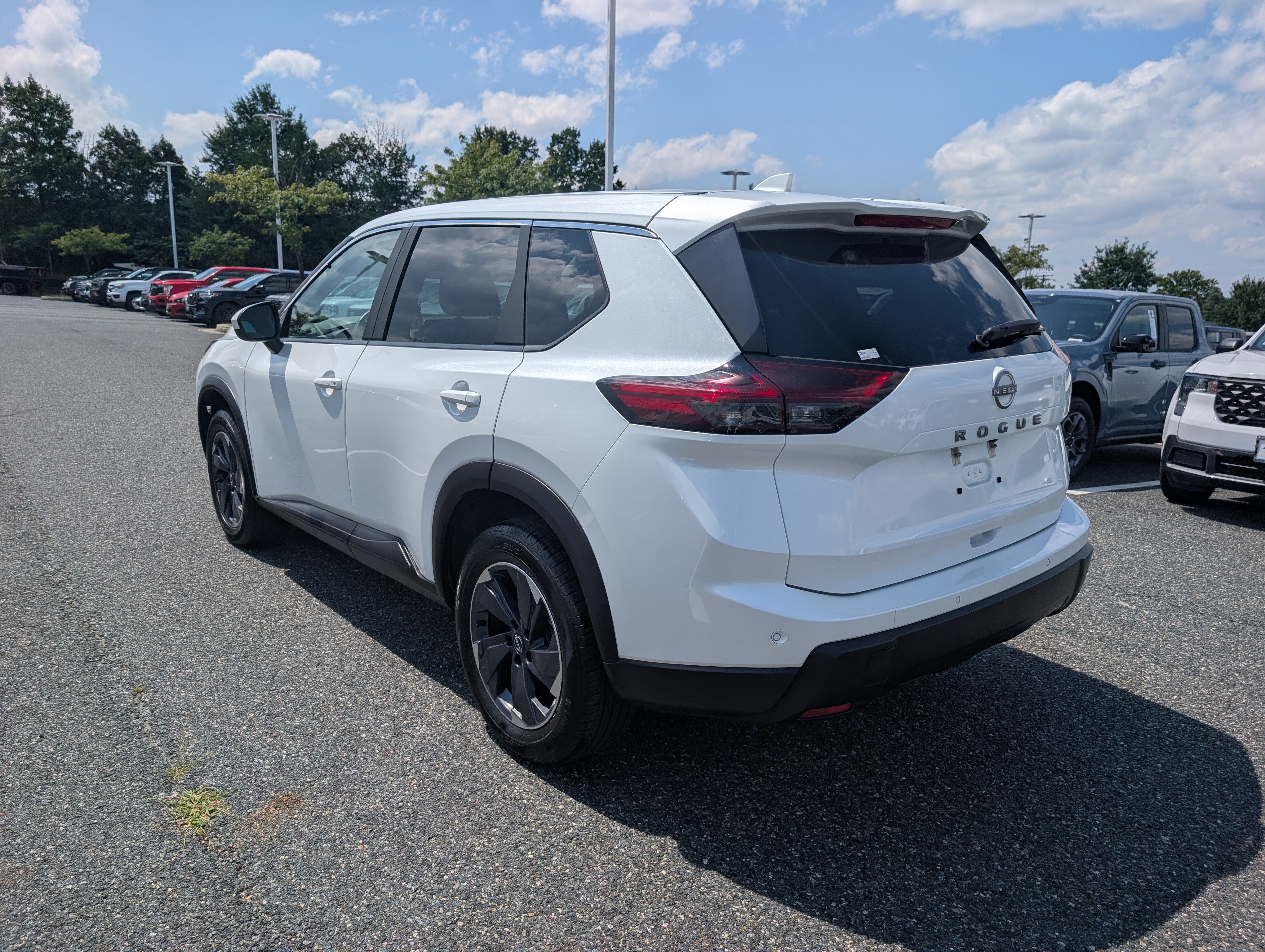 Used 2025 Nissan Rogue SV FWD image 5