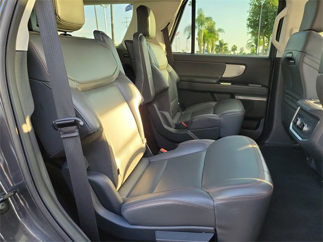 Certified 2025 Ford Expedition Active image 25