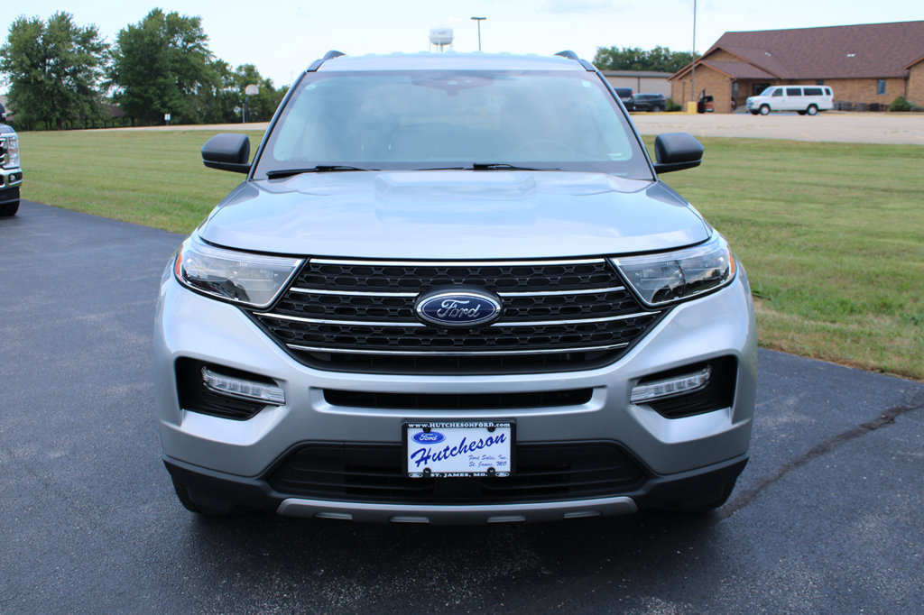 Certified 2024 Ford Explorer XLT w/ Equipment Group 202A AWD/4WD image 2