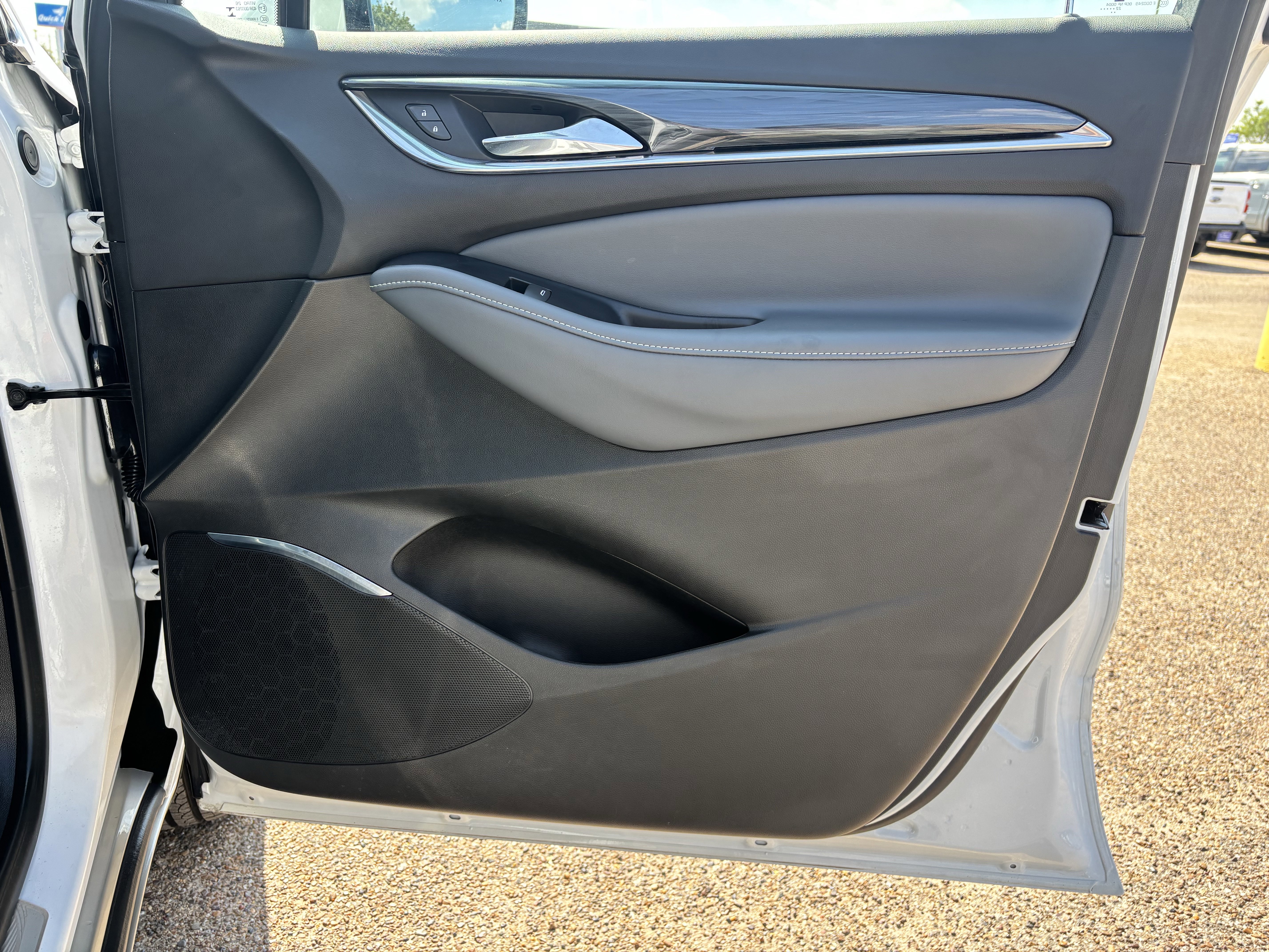 Used 2023 Buick Enclave Essence image 25