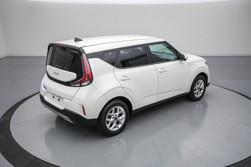 Used 2025 Kia Soul LX w/ LX Technology Package FWD image 5