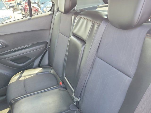 Used 2017 Chevrolet Trax LT w/ LT Convenience Package FWD image 12