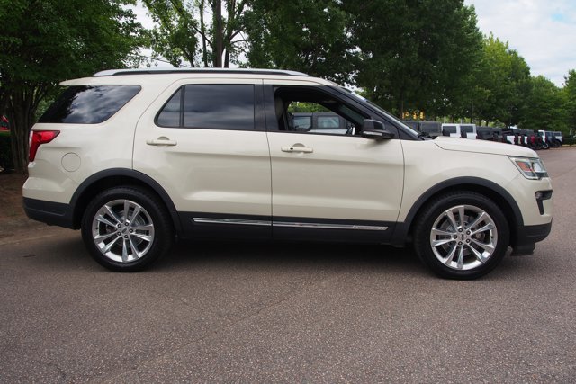 Certified 2018 Ford Explorer XLT w/ Equipment Group 202A FWD image 8