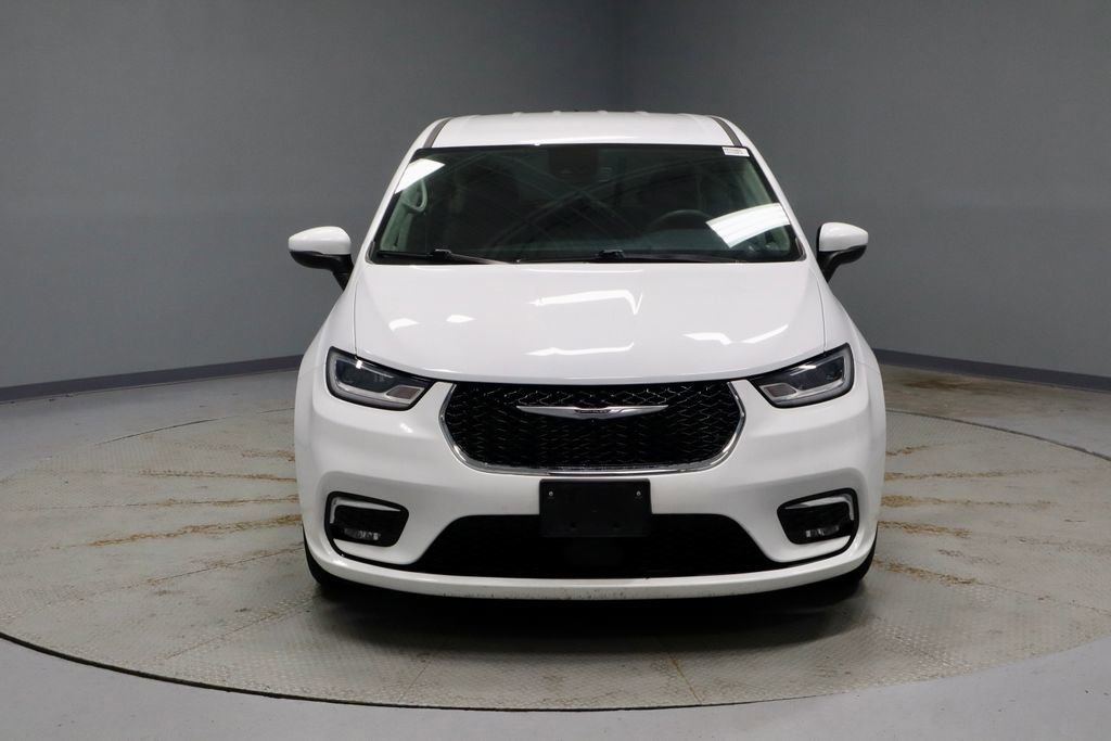 Used 2023 Chrysler Pacifica Touring-L image 8