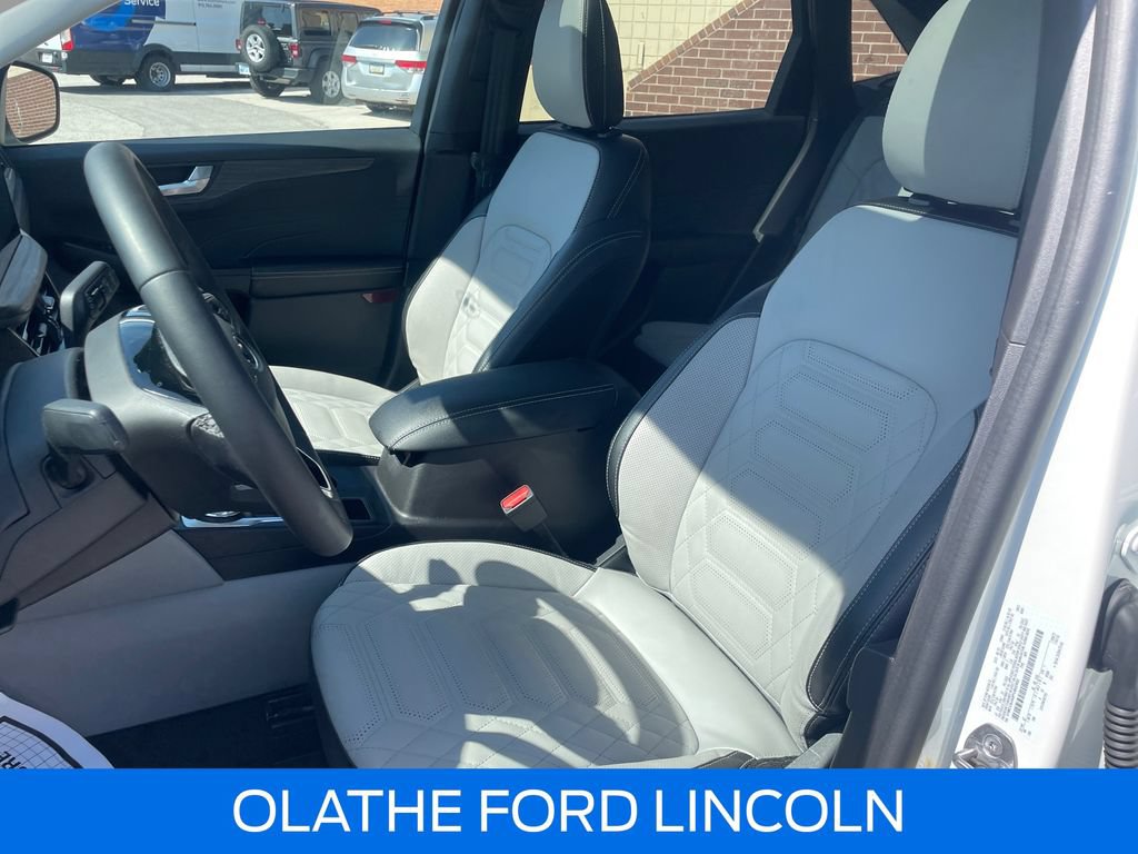 Certified 2023 Ford Escape Platinum w/ Premium Technology Package AWD/4WD image 17