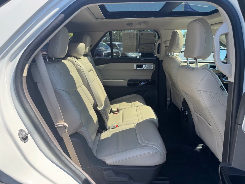 Certified 2023 Ford Explorer Platinum w/ Technology Package AWD/4WD image 20