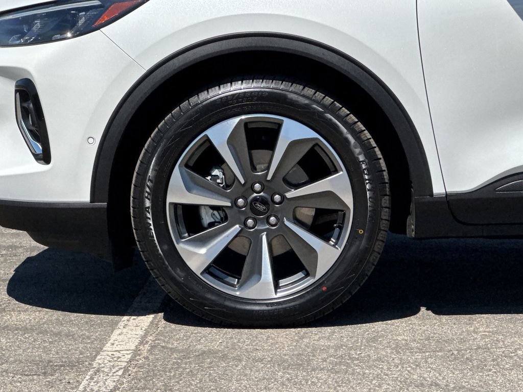 Certified 2023 Ford Escape Platinum w/ Premium Technology Package AWD/4WD image 24