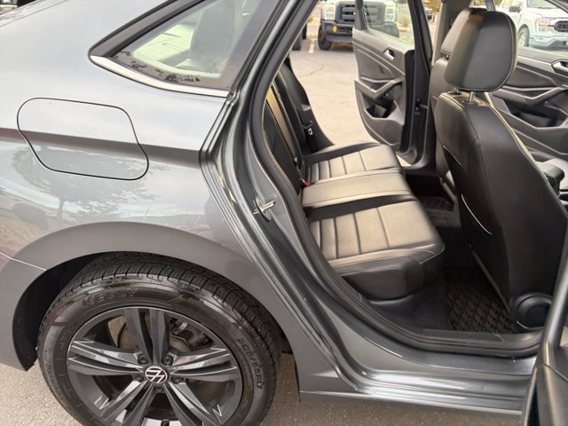 Used 2022 Volkswagen Jetta SE w/ Panoramic Sunroof Package FWD image 18