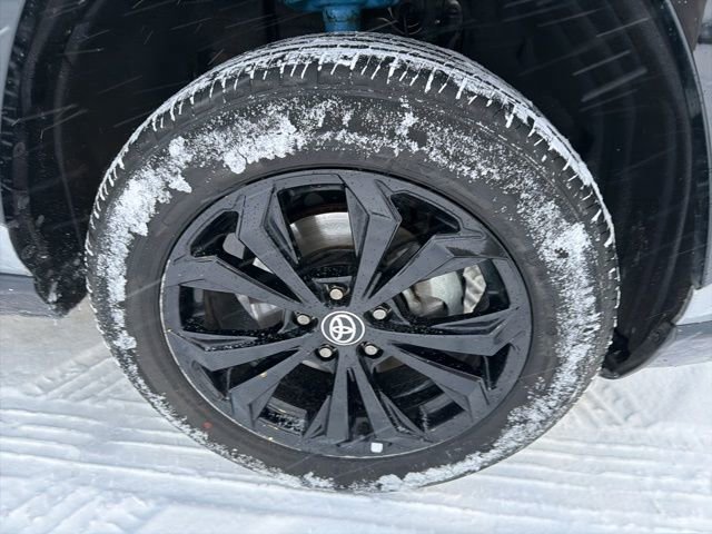 Used 2022 Toyota RAV4 SE image 2