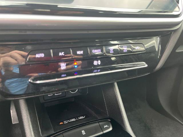 Used 2023 Chevrolet Bolt EUV LT w/ Driver Confidence Package FWD image 32