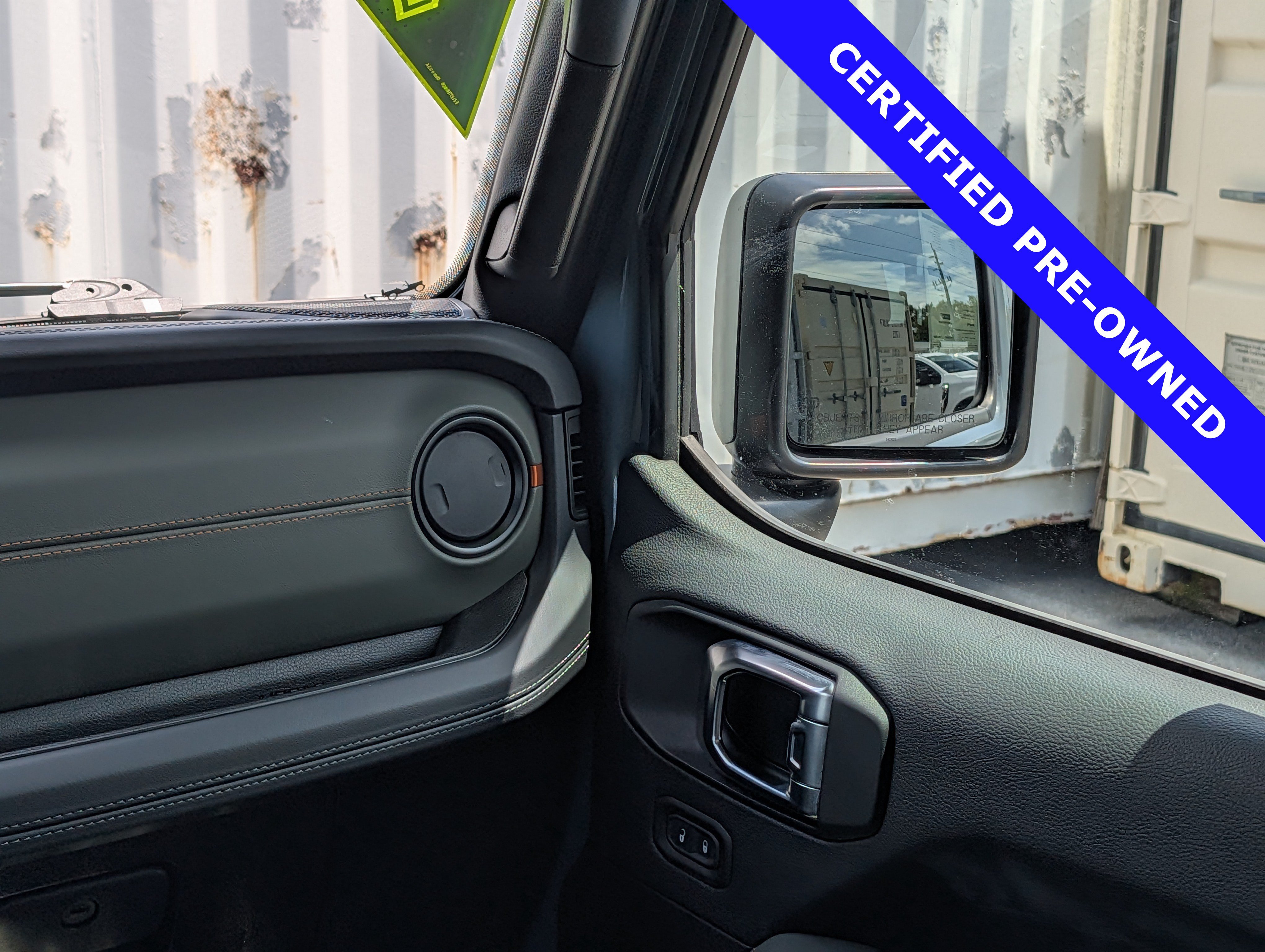 Used 2025 Jeep Gladiator Mojave w/ Convenience Group AWD/4WD image 25