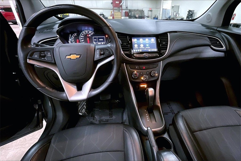 Used 2019 Chevrolet Trax LT w/ LT Convenience Package image 14