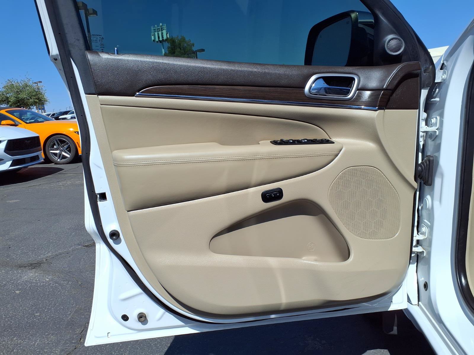 Used 2018 Jeep Grand Cherokee Overland AWD/4WD image 21
