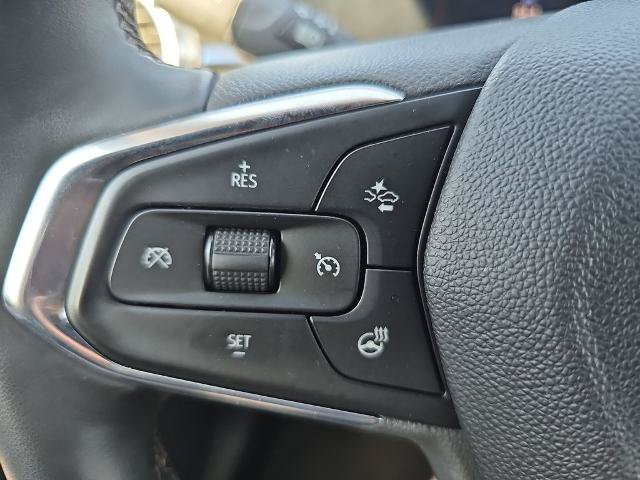 Used 2025 Chevrolet Trax LT w/ LT Convenience Package FWD image 16